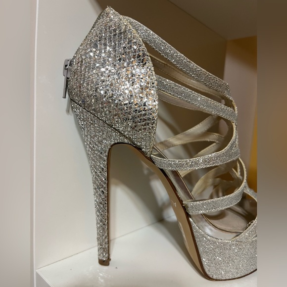 Shiny silver platform heels - Picture 4 of 13